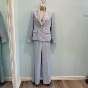 Women’s White & Blue Pin Striped Pant Suit Size 2 Petite